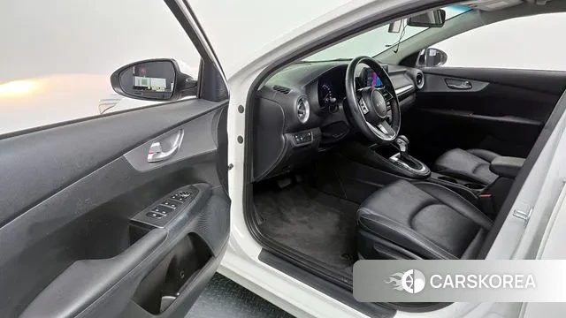 Kia The New K3 2nd generation 2022 Белый из Кореи, фото 2