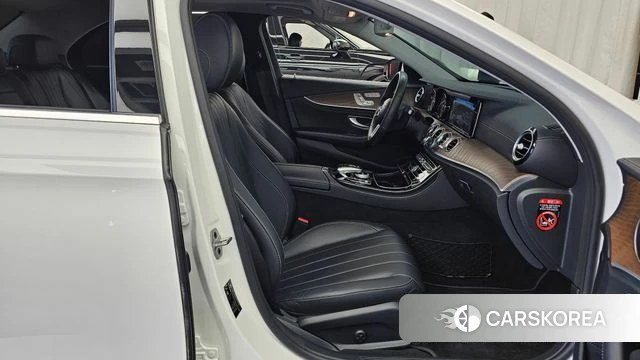 Mercedes-Benz E-Class W213 2019 Белый из Кореи, фото 2
