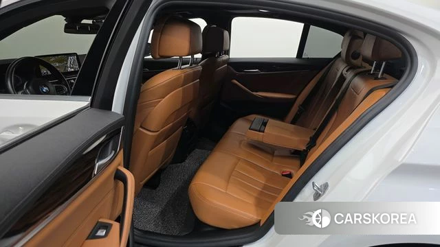 BMW 5 Series (G30) 2021 Белый из Кореи, фото 2