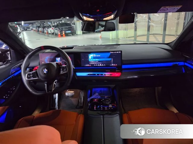 BMW M5 (G90) 2025 Серый из Кореи, фото 2