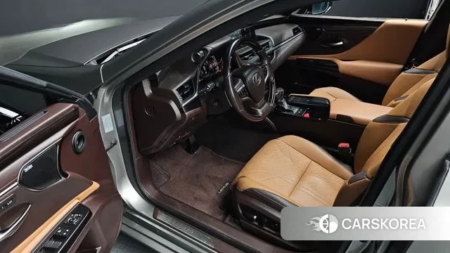 Lexus ES300h 7th generation 2019 Серебристо-серый из Кореи, фото 2