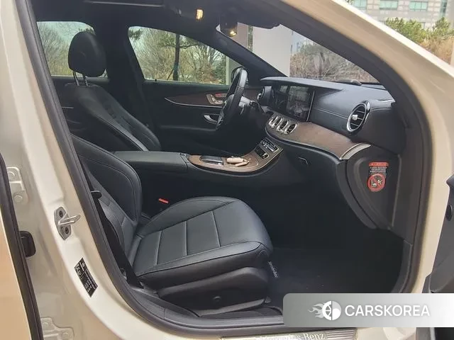 Mercedes-Benz E-Class W213 2023 Белый из Кореи, фото 2