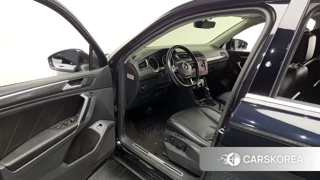 Volkswagen Tiguan second Generation 2018 Черный из Кореи, фото 2