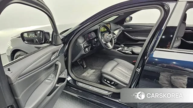 BMW 5 Series (G30) 2023 Синий из Кореи, фото 2