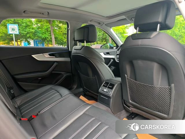 Audi A4L 2022 Темно-серый из Китая, фото 2