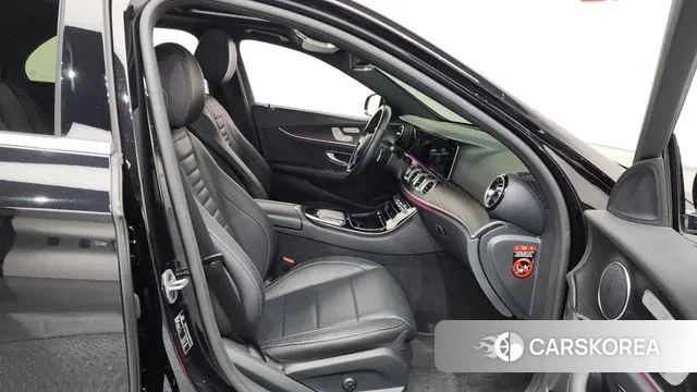 Mercedes-Benz E-Class W213 2022 Черный из Кореи, фото 2