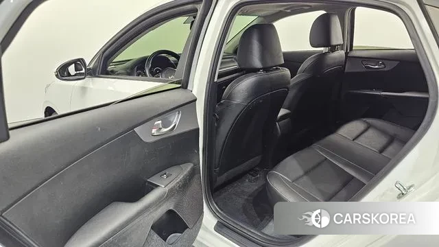 Kia The New K3 2nd generation 2021 Белый из Кореи, фото 2