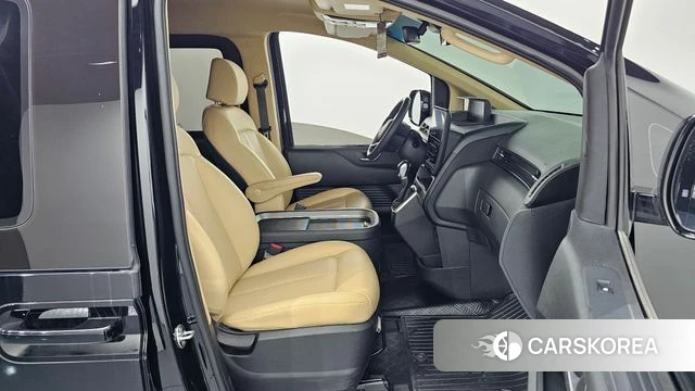Hyundai Staria 2023 Черный из Кореи, фото 2