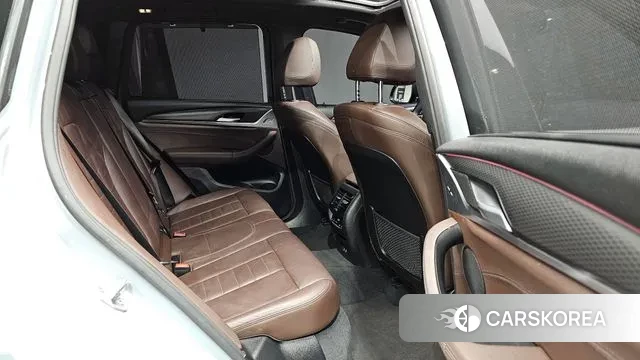 BMW X3 (G01) 2022 Светло-серебряный цвет из Кореи, фото 2