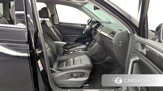 Volkswagen Tiguan second Generation 2018 Черный из Кореи, фото 2