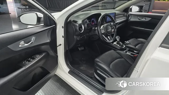 Kia The New K3 2nd generation 2022 Белый из Кореи, фото 2