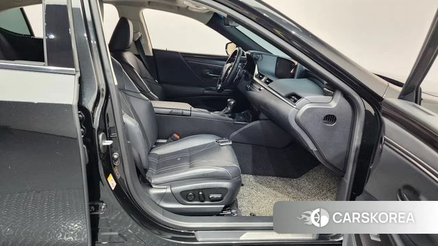 Lexus ES300h 7th generation 2019 Черный из Кореи, фото 2