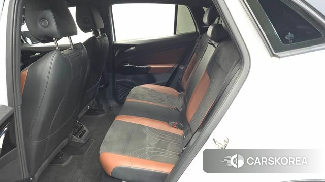 Volkswagen ID.4 2023 Белый из Кореи, фото 2