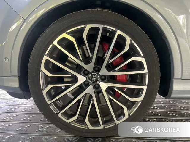 Audi SQ7 2024 Серебристо-серый из Китая, фото 2