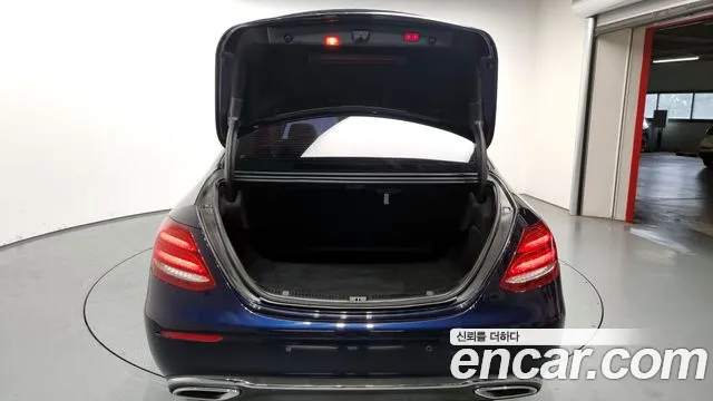 Mercedes-Benz E-Class W213 2018 Синий из Кореи, фото 2