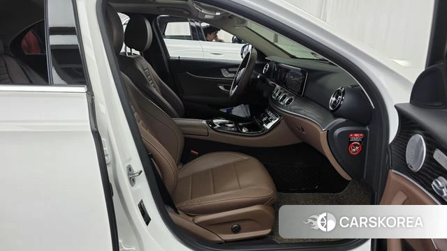 Mercedes-Benz E-Class W213 2019 Белый из Кореи, фото 2