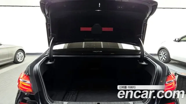 BMW 7 Series (G11) 2018 Черный из Кореи, фото 2