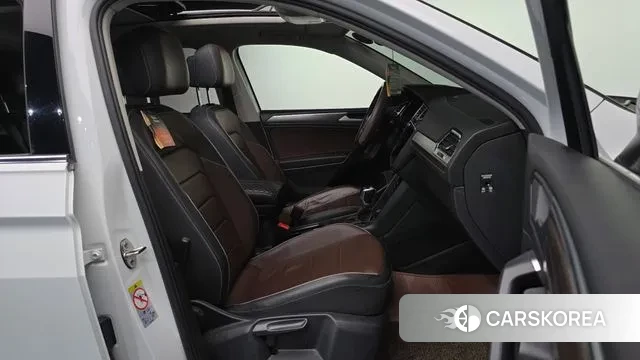 Volkswagen Tiguan Allspace 2022 Белый из Кореи, фото 2