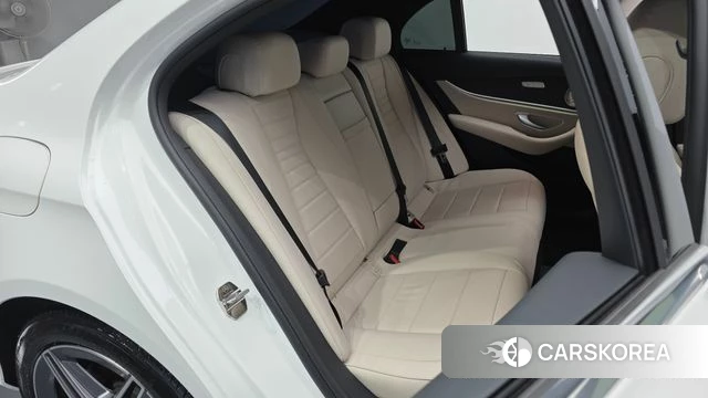 Mercedes-Benz E-Class W213 2023 Белый из Кореи, фото 2