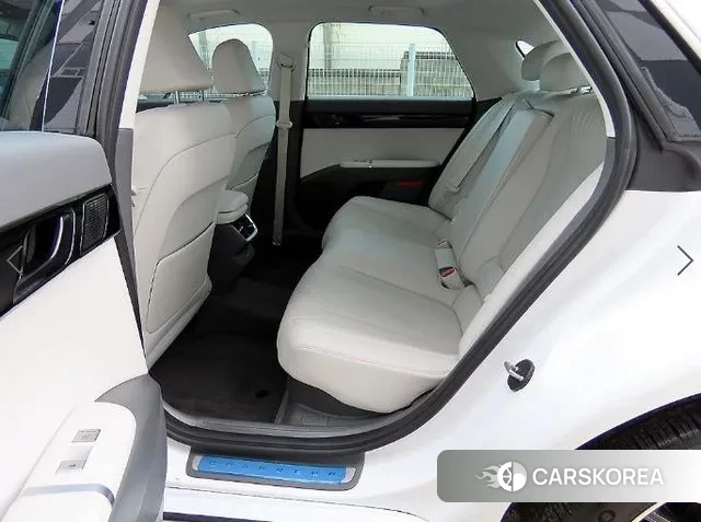 Hyundai Grandeur Hybrid (GN7) 2023 Белый из Кореи, фото 2