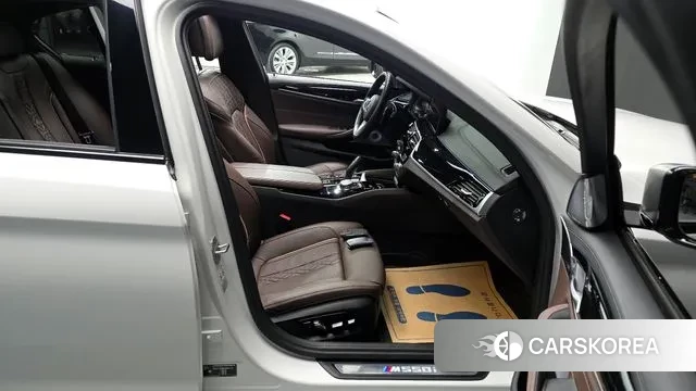 BMW 5 Series (G30) 2022 Белый из Кореи, фото 2