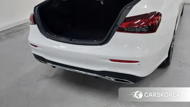 Mercedes-Benz E-Class W213 2022 Белый из Кореи, фото 2