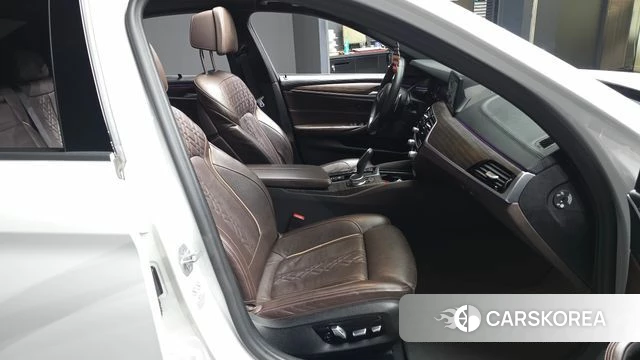BMW 5 Series (G30) 2020 Белый из Кореи, фото 2