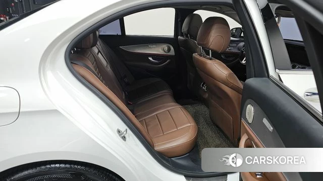 Mercedes-Benz E-Class W213 2018 Белый из Кореи, фото 2