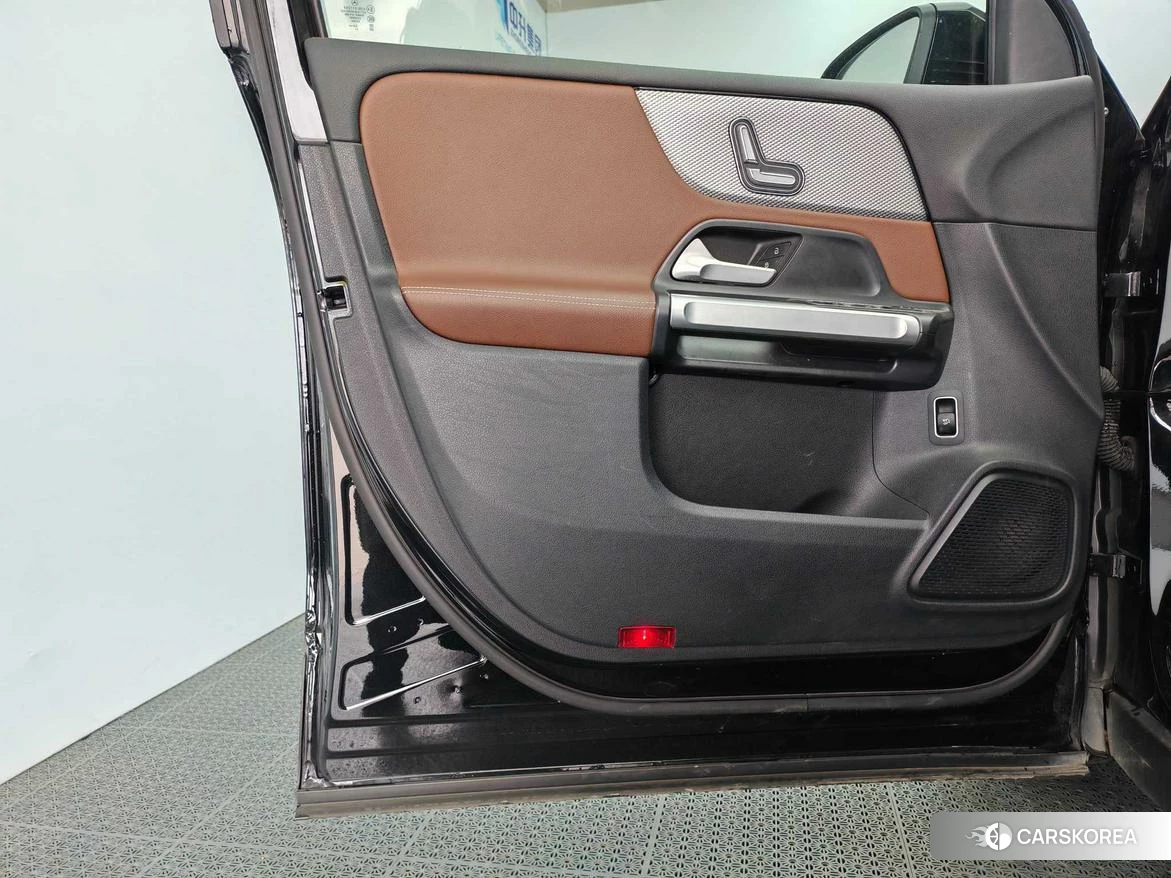 Mercedes-Benz GLB 2024 Черный из Китая, фото 2