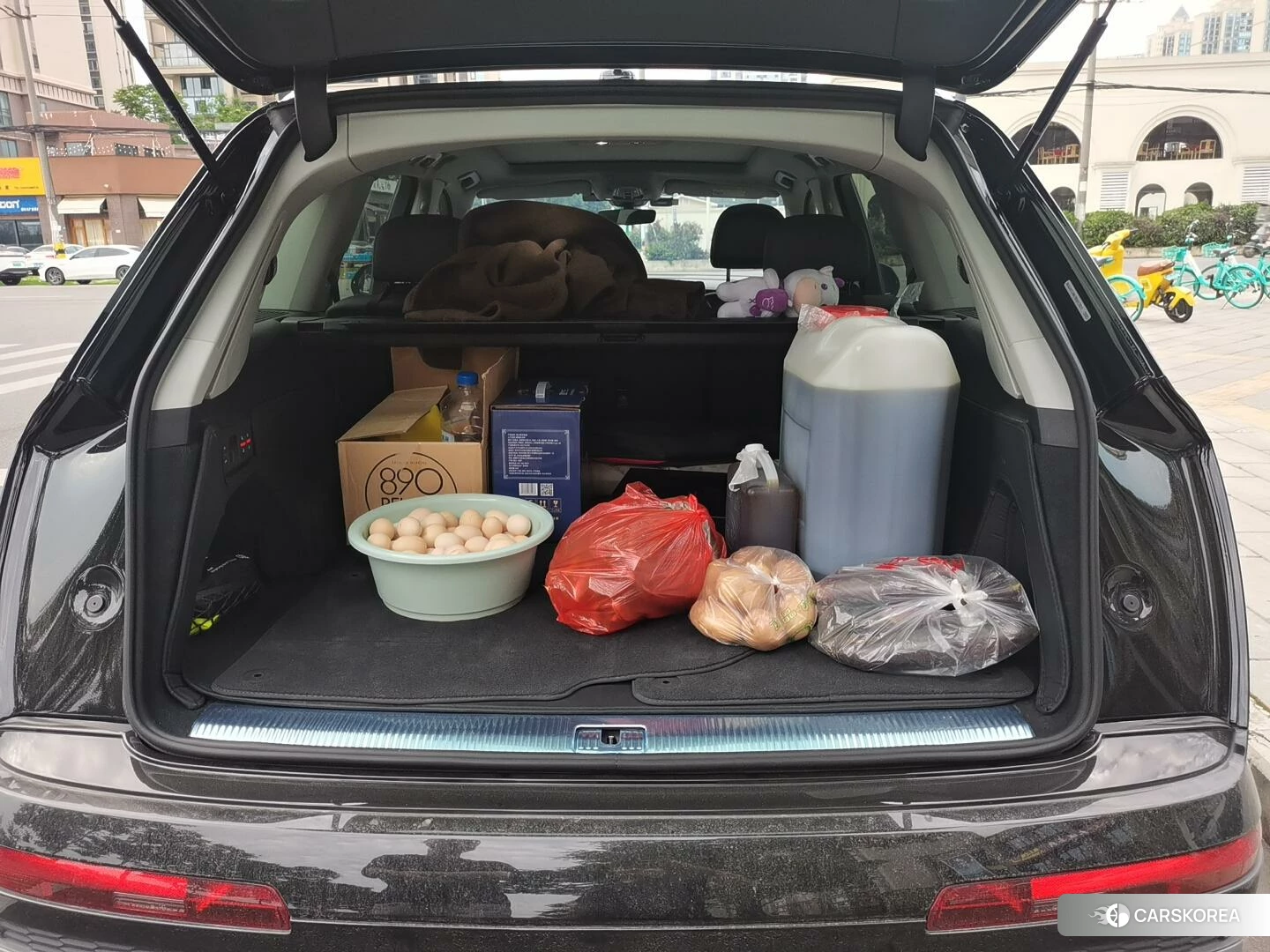 Audi Q7 2022 Черный из Китая, фото 2