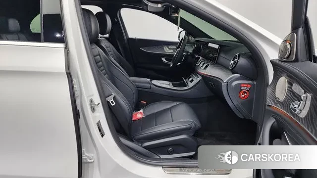 Mercedes-Benz E-Class W213 2022 Белый из Кореи, фото 2