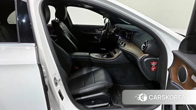 Mercedes-Benz E-Class W213 2021 Белый из Кореи, фото 2