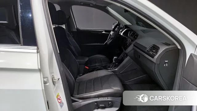 Volkswagen Tiguan second Generation 2022 Белый из Кореи, фото 2