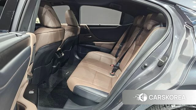 Lexus ES300h 7th generation 2024 Серый из Кореи, фото 2