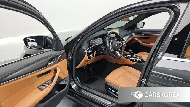 BMW 5 Series (G30) 2023 Серый из Кореи, фото 2