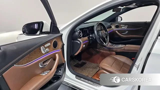 Mercedes-Benz E-Class W213 2021 Белый из Кореи, фото 2