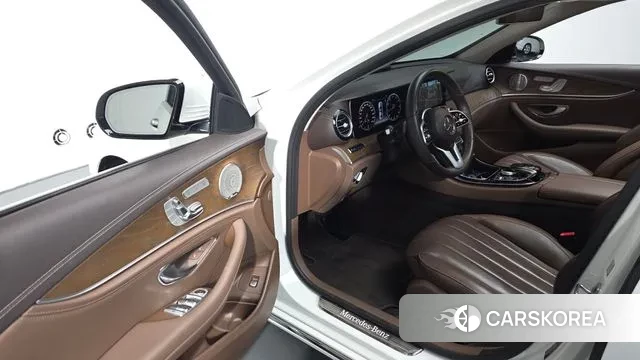 Mercedes-Benz E-Class W213 2019 Белый из Кореи, фото 2