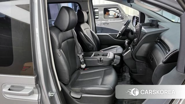 Hyundai Staria 2022 Серебряный из Кореи, фото 2