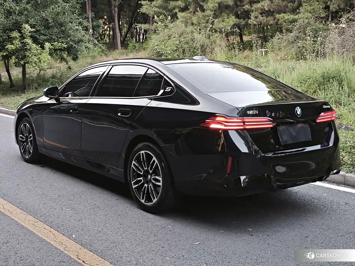 BMW 5 series 2025 Черный из Китая, фото 2