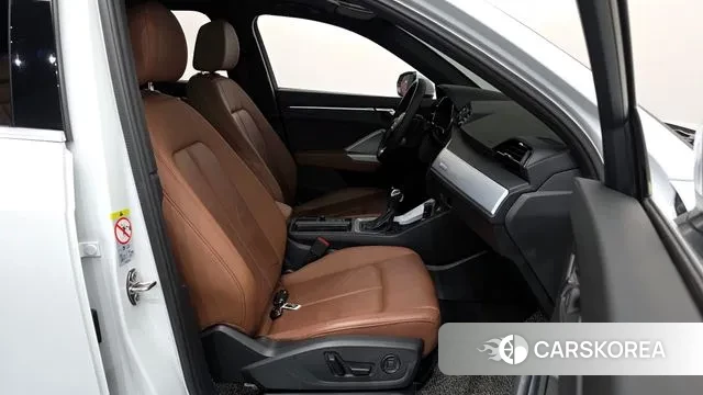 Audi Q3 (F3) 2022 Белый из Кореи, фото 2