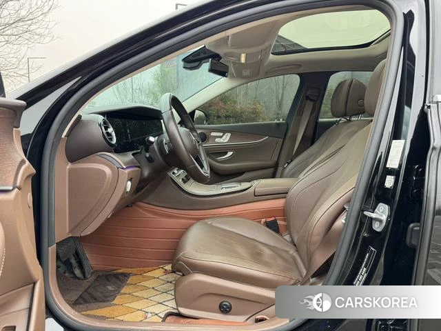 Mercedes-Benz E-class 2023 Черный из Китая, фото 2
