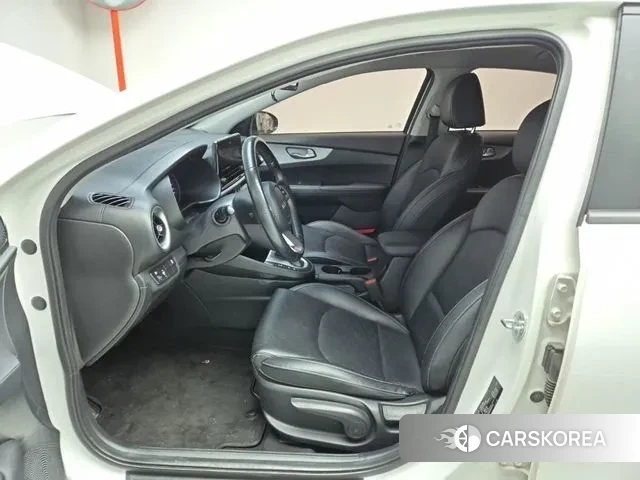 Kia The New K3 2nd generation 2021 Белый из Кореи, фото 2