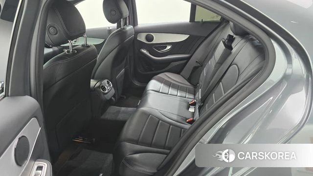 Mercedes-Benz C-Class W205 2018 Серебристо-серый из Кореи, фото 2