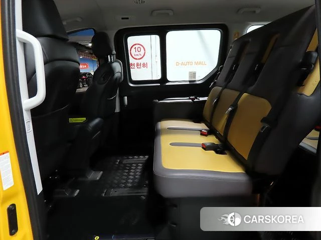 Hyundai Staria 2022 Желтый из Кореи, фото 2