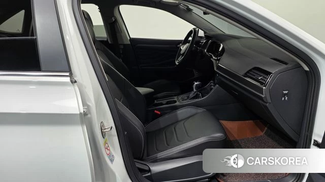 Volkswagen 7th Generation of Jetta 2023 Белый из Кореи, фото 2