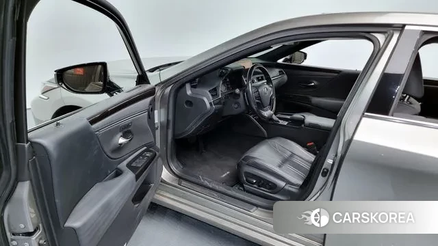 Lexus ES300h 7th generation 2020 Серый из Кореи, фото 2