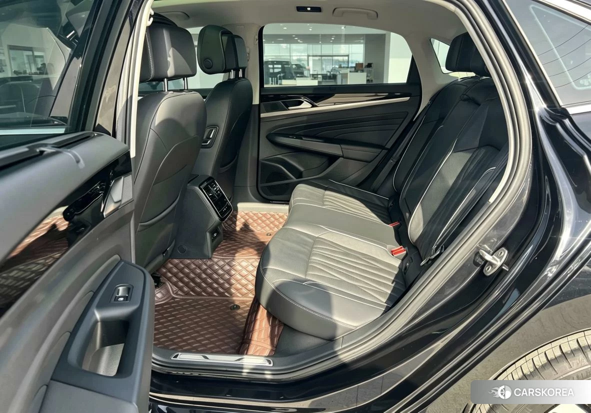 Volkswagen Passat 2023 Черный из Китая, фото 2