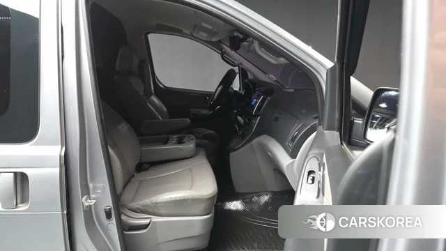 Hyundai The New Grand Starex 2018 Серебристо-серый из Кореи, фото 2