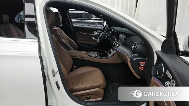 Mercedes-Benz E-Class W213 2023 Белый из Кореи, фото 2