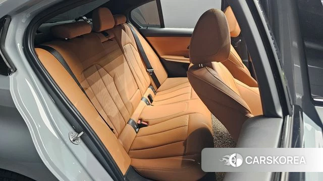 BMW 3 Series (G20) 2023 Светло-серебряный цвет из Кореи, фото 2